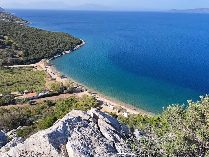 Το Μικρό Σέσι: Μια Κρυφή Όαση Κοντά στην Αθήνα